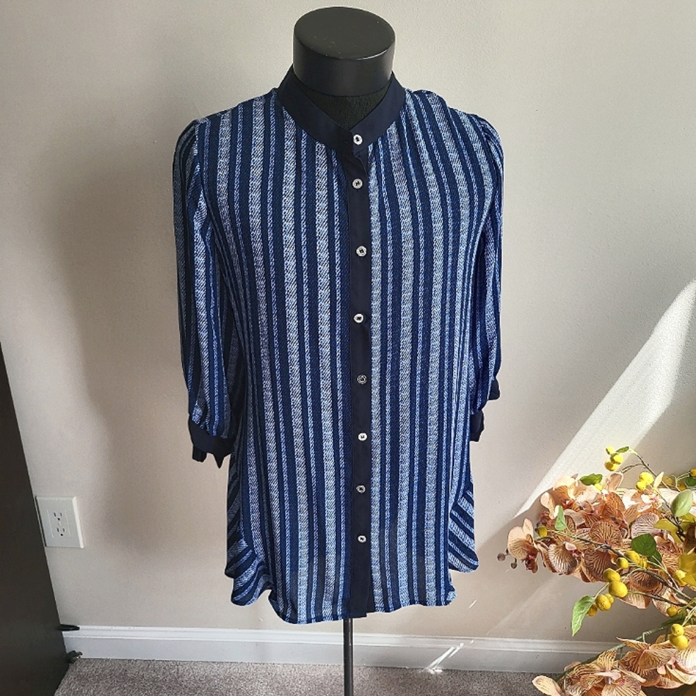 Slim factor by investment, szL. NWOT buttons up, light,breathable fabric, elegan